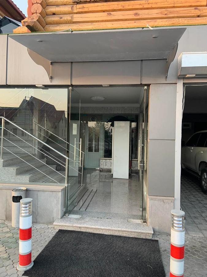 Tnak Hotel Jerevan Buitenkant foto