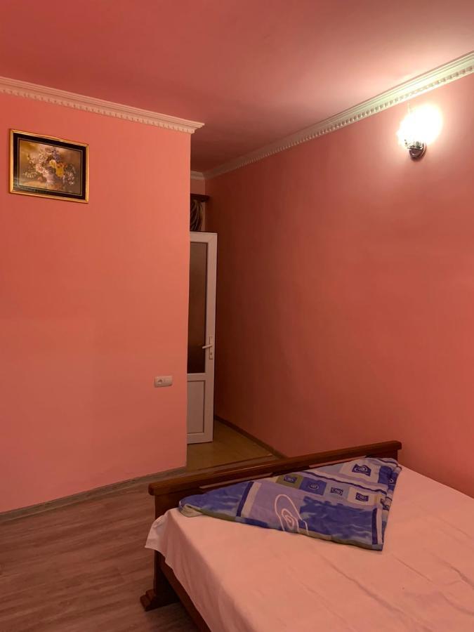 Tnak Hotel Jerevan Buitenkant foto