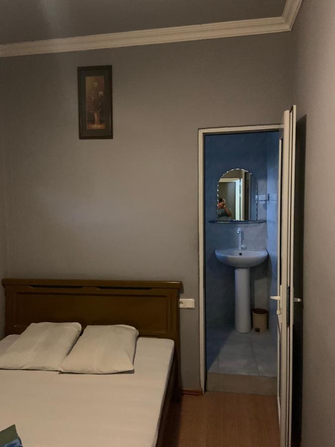 Tnak Hotel Jerevan Buitenkant foto