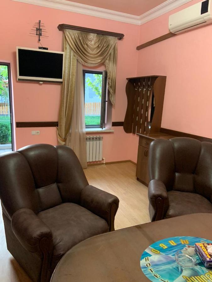 Tnak Hotel Jerevan Buitenkant foto