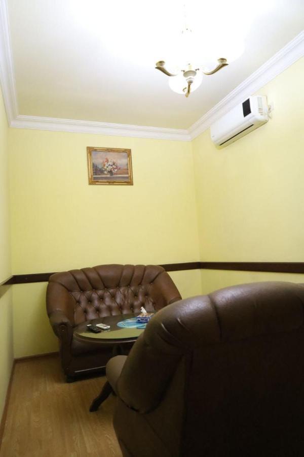 Tnak Hotel Jerevan Buitenkant foto