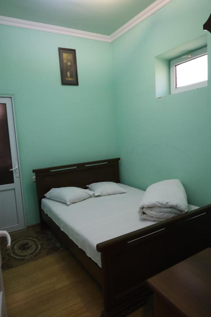 Tnak Hotel Jerevan Buitenkant foto