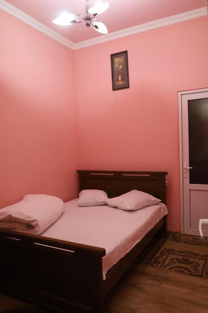 Tnak Hotel Jerevan Buitenkant foto