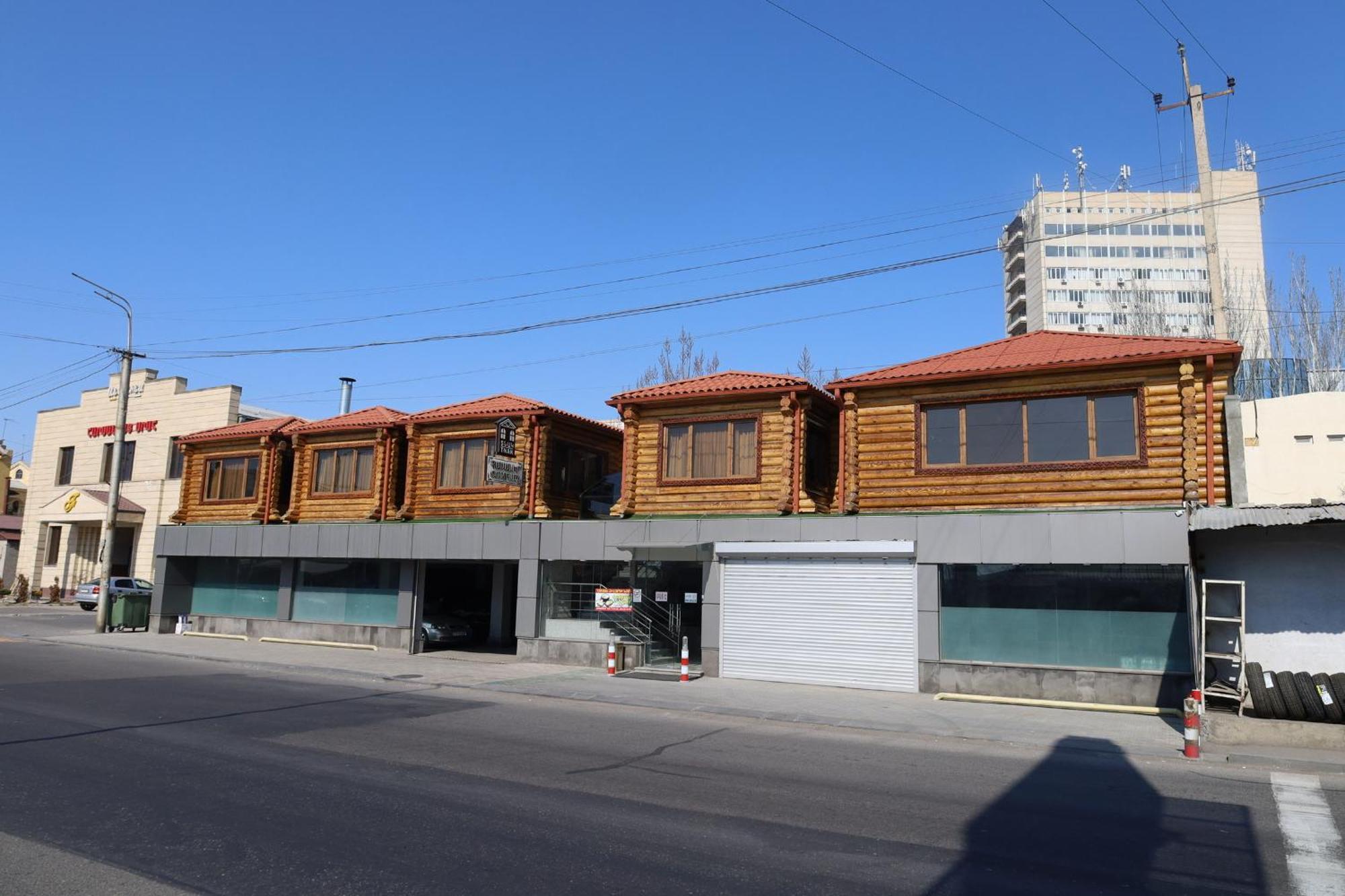 Tnak Hotel Jerevan Buitenkant foto