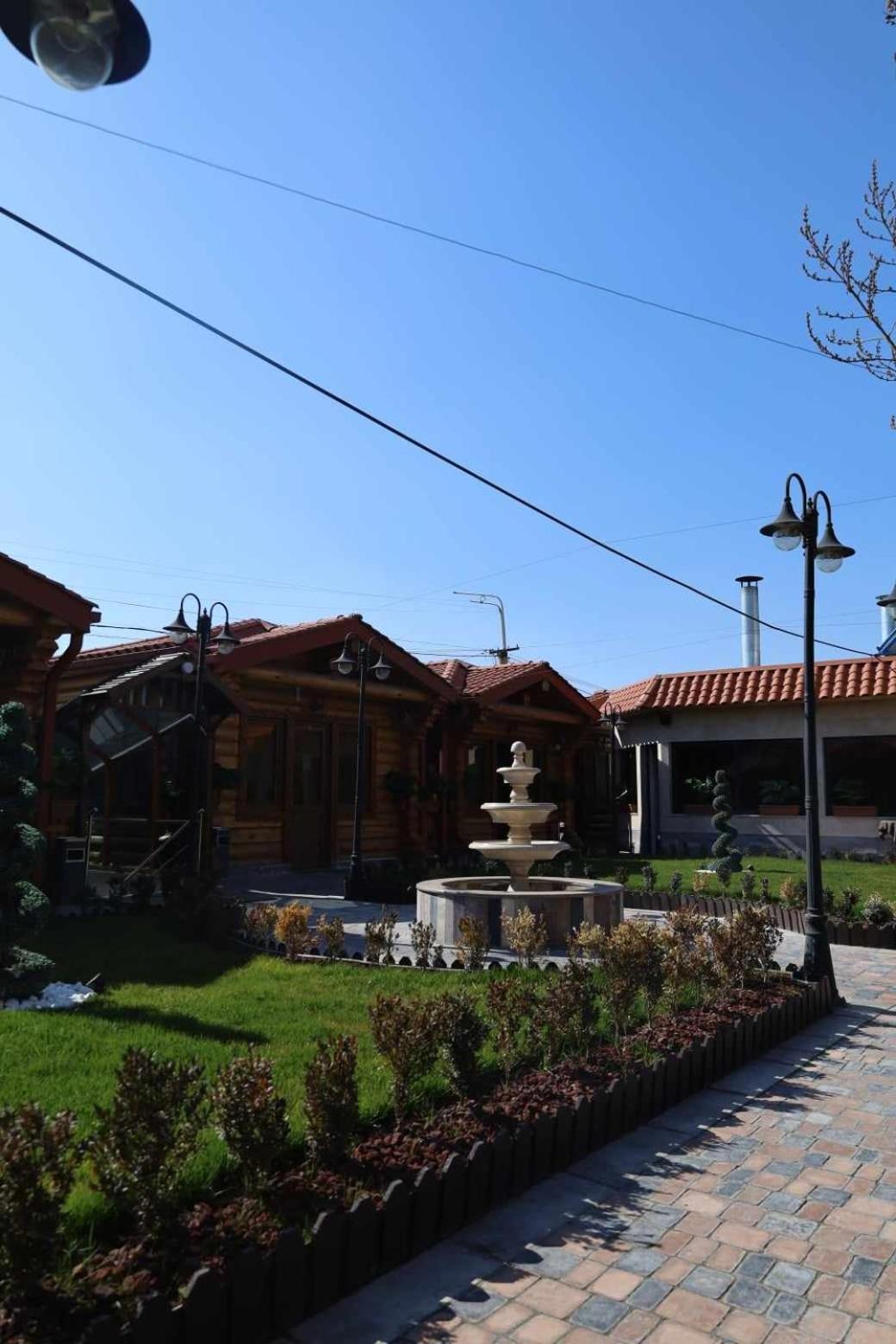 Tnak Hotel Jerevan Buitenkant foto