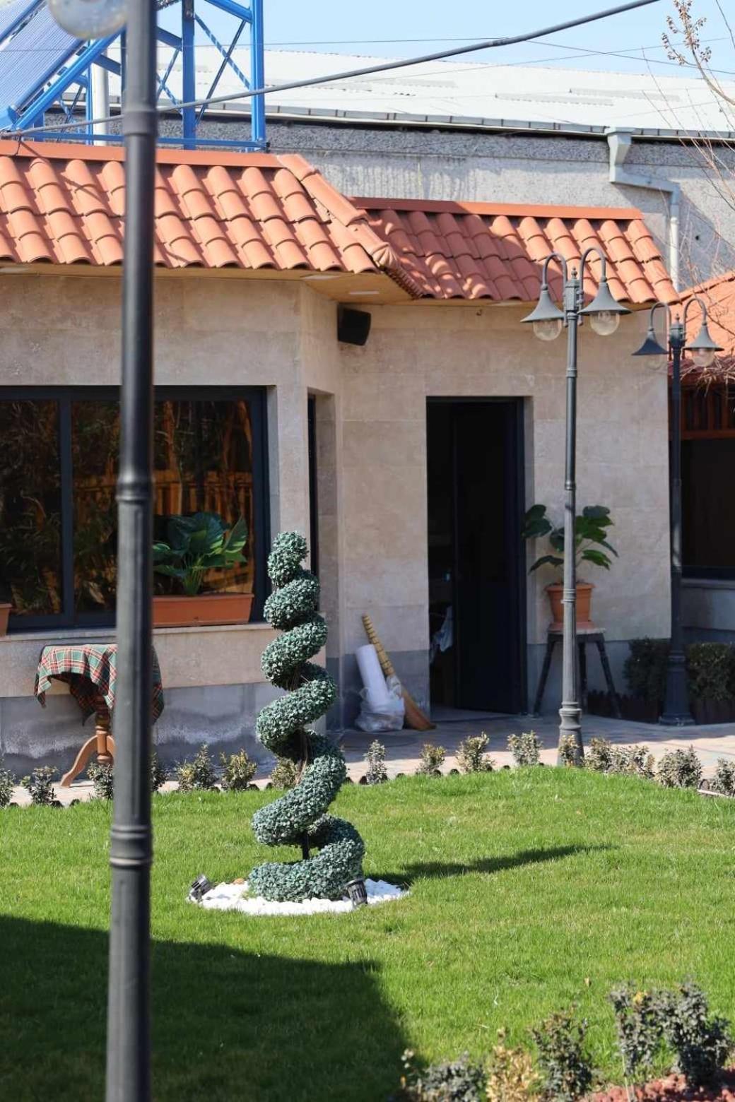 Tnak Hotel Jerevan Buitenkant foto