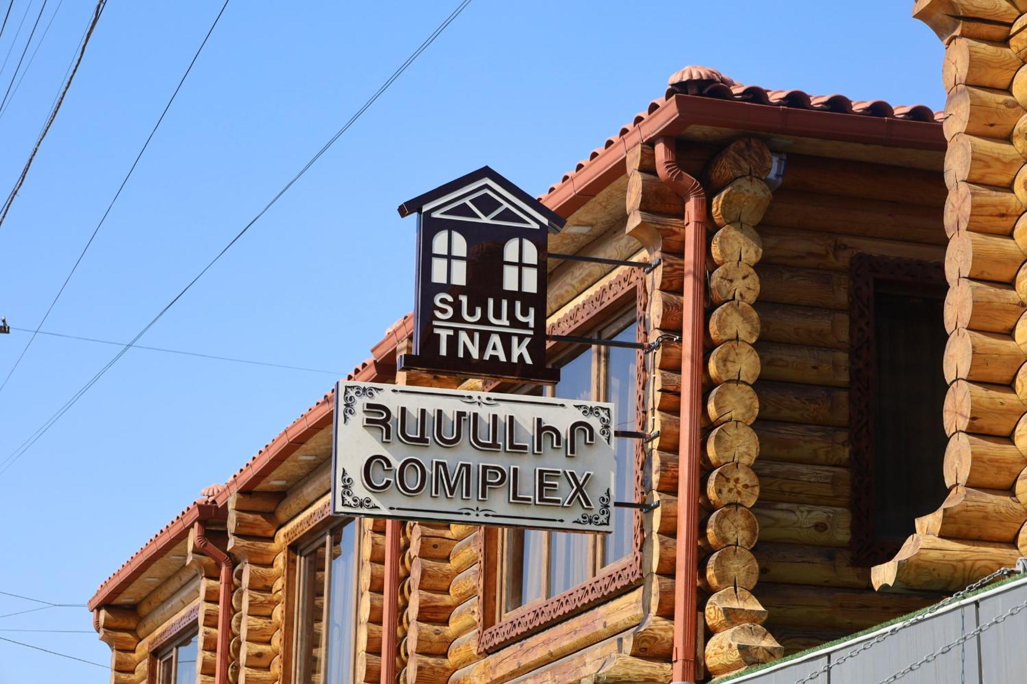 Tnak Hotel Jerevan Buitenkant foto