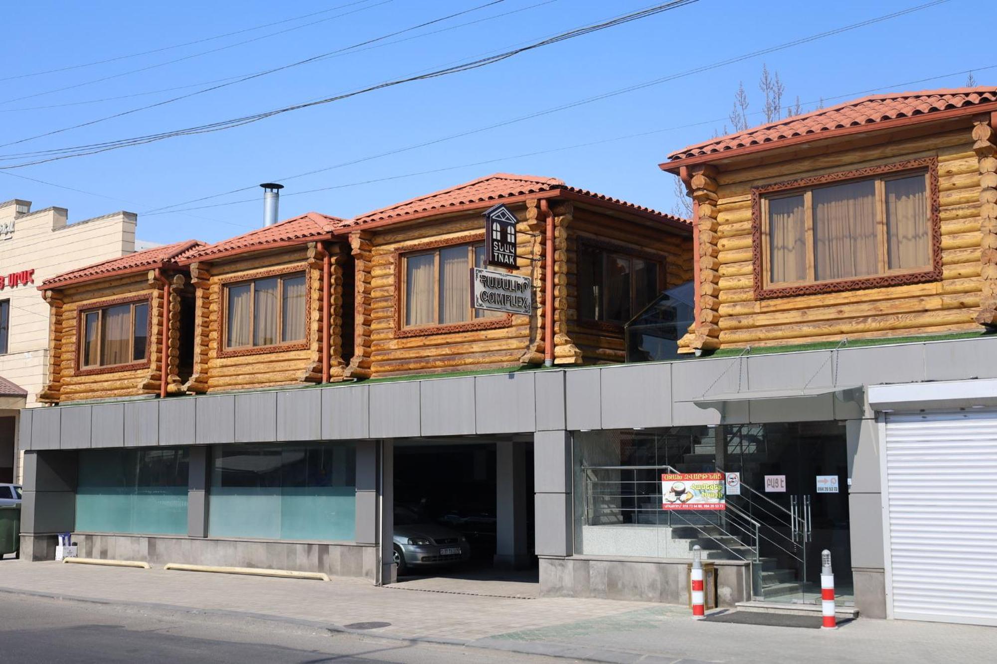 Tnak Hotel Jerevan Buitenkant foto